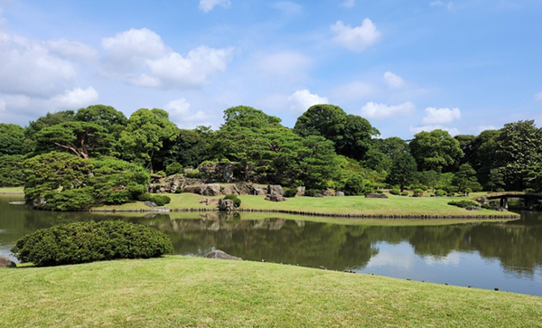 六義園